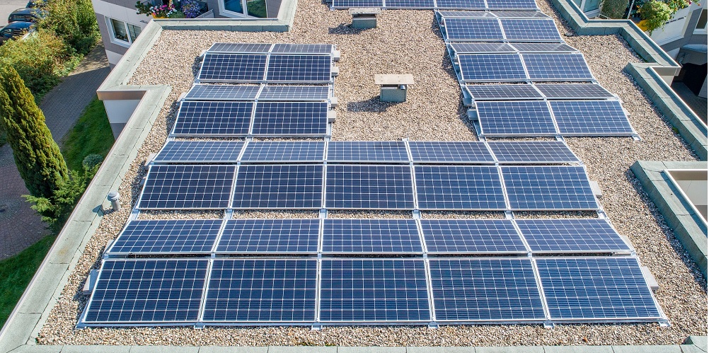 Zonnepanelen op andermans dak duurzame energie opwekken