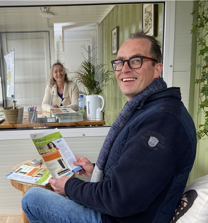 Wethouder Dijksterhuis open Klimaatkamer Regenwatercoach Renée Kleijn