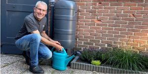 Testimonial regenton Gert-Jan klimaatadaptatie regenwater groene tuin duurzaam Nijkerk