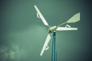 kleine windmolen bij bedrijf onderneming