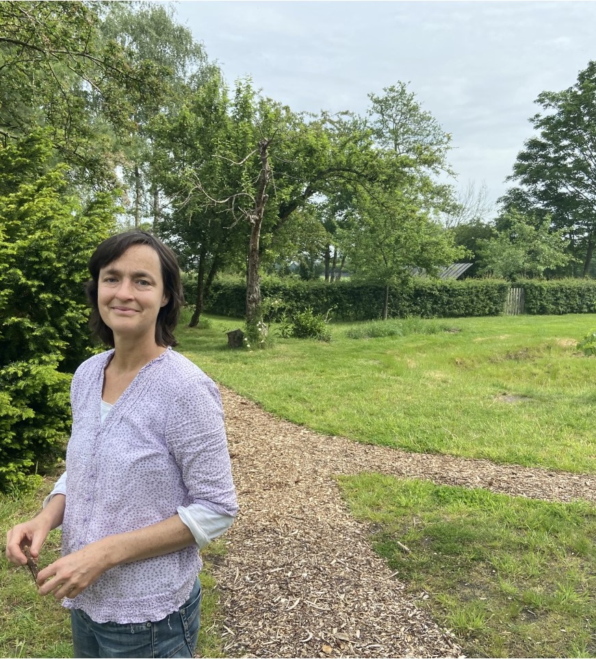 Silvy Duurzame Nijkerker groene tuin houtsnipperpaadje