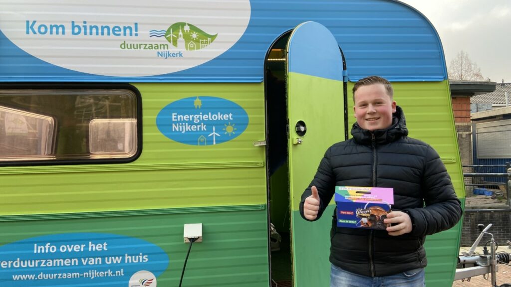 Ophalen doneerhuisjes Energiecaravan