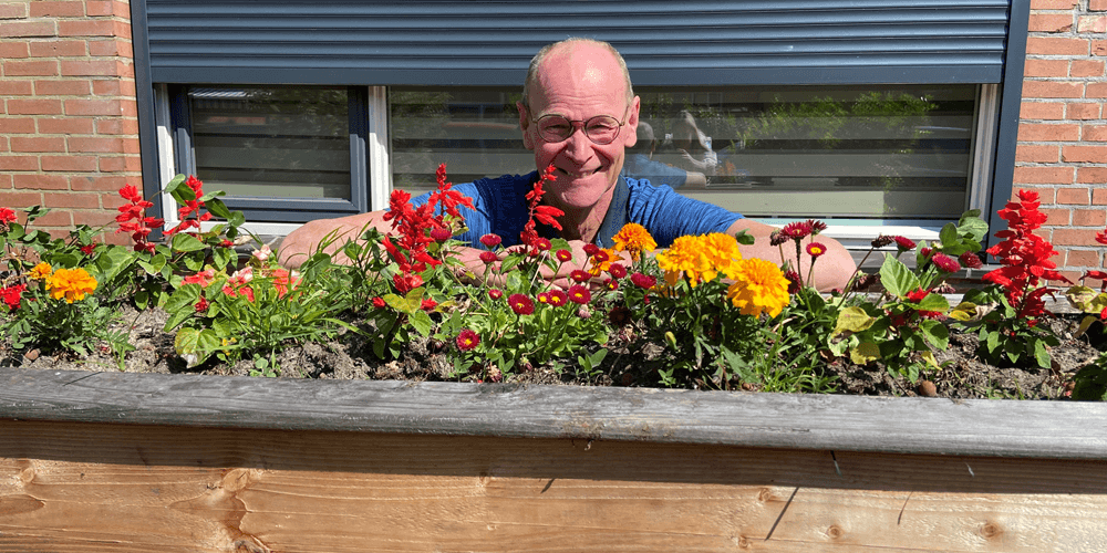 Harry van der Beek Paasbos maakt zijn buurt fleuriger
