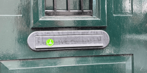 Ja sticker op brievenbus minder papierverspilling Nijkerk
